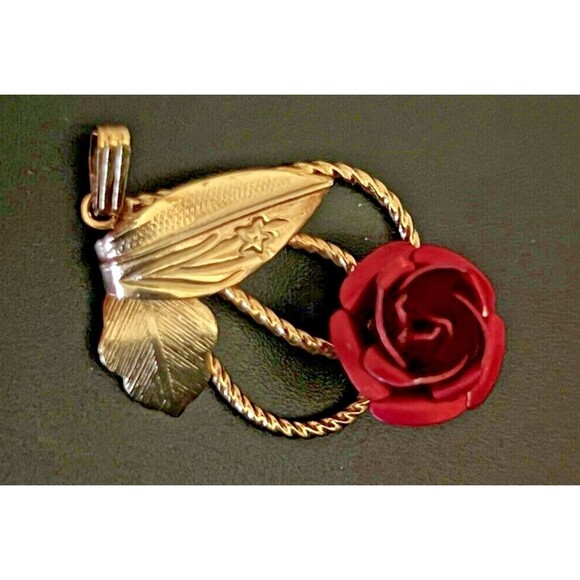 Goldtone Pendant with Red Rose - 1.5” Vintage Floral Jewelry - Picture 2 of 5